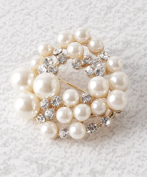 OPAQUE.CLIP（オペークドットクリップ）の「◆≪ヒルナンデス！で紹介≫ フェイクパール×ビジューラウンドブローチ/セレモニー対応（ブローチ/コサージュ・レディース・ゴールド/シルバー・00）」の4枚目の写真