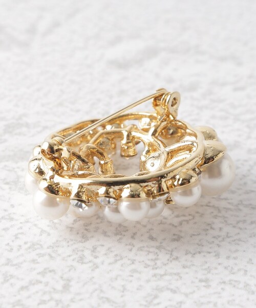 OPAQUE.CLIP（オペークドットクリップ）の「◆≪ヒルナンデス！で紹介≫ フェイクパール×ビジューラウンドブローチ/セレモニー対応（ブローチ/コサージュ・レディース・ゴールド/シルバー・00）」の6枚目の写真