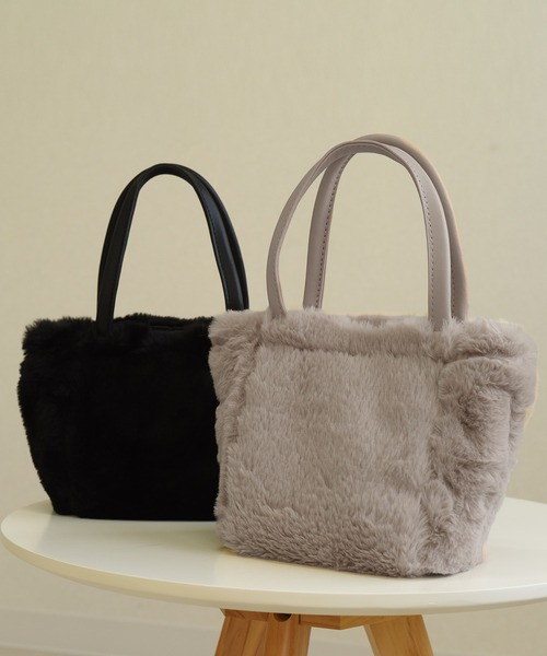 【美品】ダークグレーファーハンドバッグ セール】【形が変わる2WAY】きれいめふわふわフェイクファー