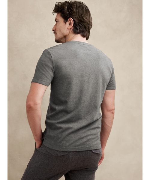 Banana Republic(バナナリパブリック)の「Luxury-Touch 半袖VネックTシャツ(Tシャツ/カットソー・メンズ・ブラック/ホワイト/ネイビー/チャコールグレー/ナチュラル/オリーブ・S/XL/L/M)」の16枚目の写真