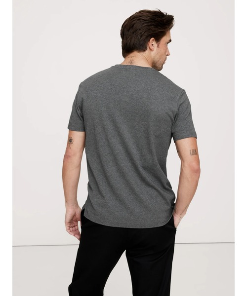 Banana Republic(バナナリパブリック)の「Luxury-Touch 半袖VネックTシャツ(Tシャツ/カットソー・メンズ・ブラック/ホワイト/ネイビー/チャコールグレー/ナチュラル/オリーブ・S/XL/L/M)」の7枚目の写真