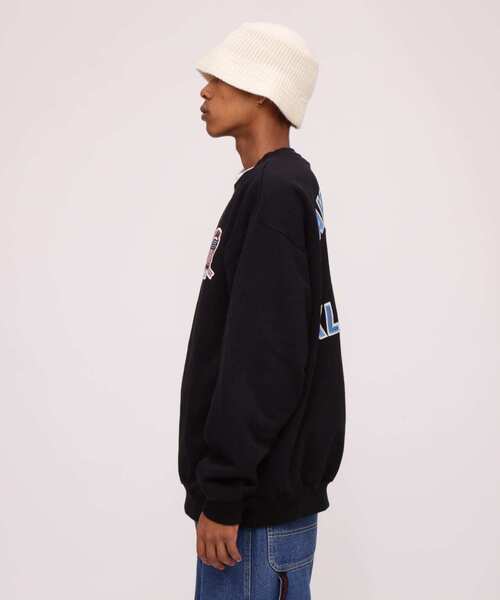 AVIREX（アヴィレックス）の「《AVIREX × XLARGE》CREWNECK VARSITY LOGO / クルーネック バーシティ ロゴ（スウェット・メンズ・ネイビー/ブラック・XL/M/L）」の6枚目の写真