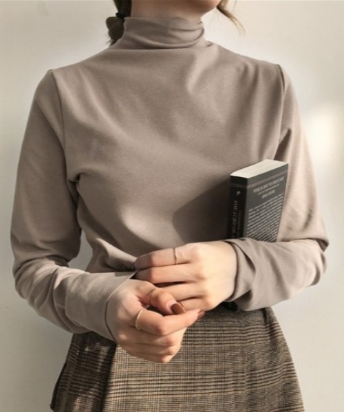 sorule（ソルレ）の「ボトルネック裏起毛ベーシックT（Tシャツ/カットソー・レディース・ブラック/ブラウン/ベージュ/ホワイト・FREE）」の4枚目の写真