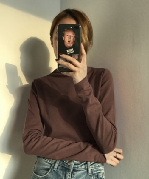 sorule（ソルレ）の「ボトルネック裏起毛ベーシックT（Tシャツ/カットソー・レディース・ブラック/ブラウン/ベージュ/ホワイト・FREE）」の2枚目の写真