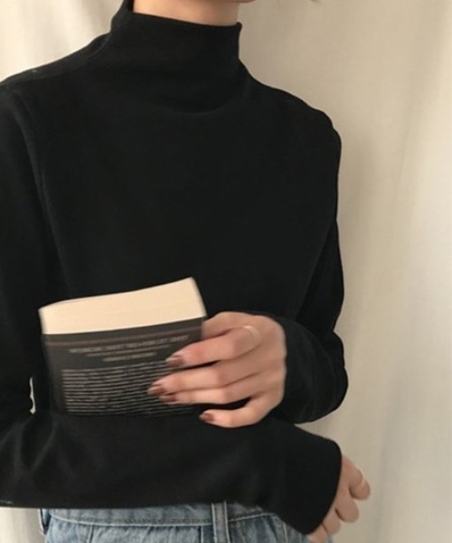 sorule（ソルレ）の「ボトルネック裏起毛ベーシックT（Tシャツ/カットソー・レディース・ブラック/ブラウン/ベージュ/ホワイト・FREE）」の3枚目の写真