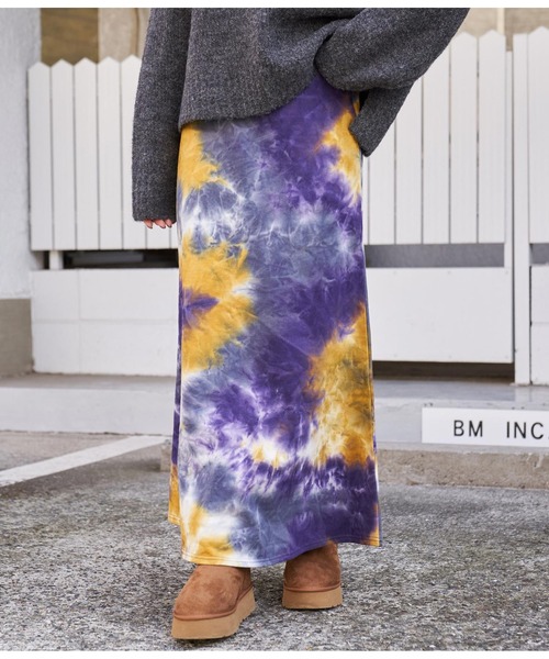 anap mimpi（アナップミンピ）の「裏毛 タイダイ スウェット セミフレア スカート（スカート・レディース・ダークグレー/パープル・FREE）」の5枚目の写真