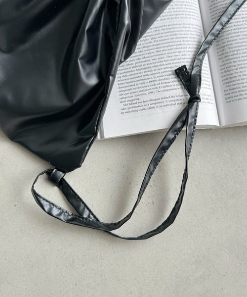 CLEA（クレア）の「メタリックドロストナップザック/リュック（バックパック/リュック・レディース・シルバー/ブラック・FREE）」の8枚目の写真