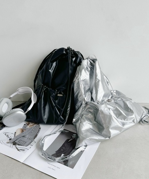 CLEA（クレア）の「メタリックドロストナップザック/リュック（バックパック/リュック・レディース・シルバー/ブラック・FREE）」の5枚目の写真