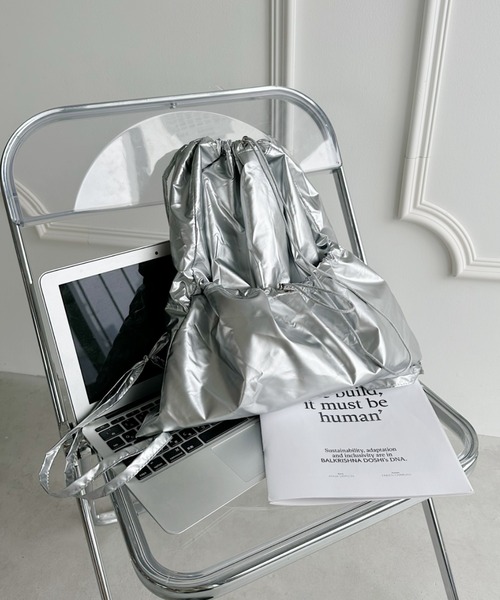 CLEA（クレア）の「メタリックドロストナップザック/リュック（バックパック/リュック・レディース・シルバー/ブラック・FREE）」の4枚目の写真