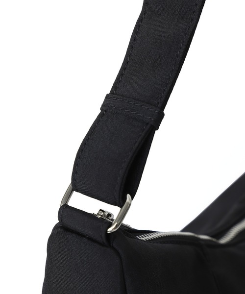 X-girl(エックスガール)の「RUBBER PATCH MESSENGER BAG(ショルダーバッグ・レディース・オリーブ/ピンク/ブラック・ONE SIZE)」の8枚目の写真