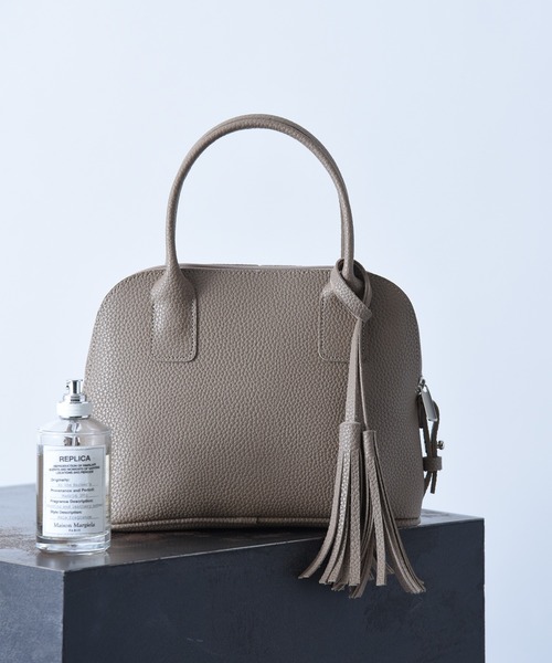 folka（フォルカ）の「3-11E38 PUレザー ショルダー付 タッセルハンドバッグ SMサイズ（ハンドバッグ・レディース・ブラウン/グレー/ブラック/アイボリー/ベージュ・ONESIZE）」の5枚目の写真