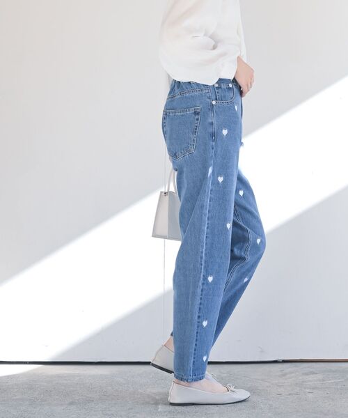 rps（アールピーエス）の「ハート刺繍マムパンツ（デニムパンツ・レディース・サックスブルー/ブルー・M/L）」の4枚目の写真