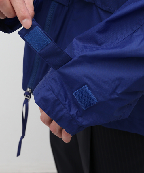 EDIFICE(エディフィス)の「【Product Twelve / プロダクト トゥエルブ】Rain Jacket(マウンテンパーカー・メンズ・ホワイト/ブルー・2/3)」の11枚目の写真