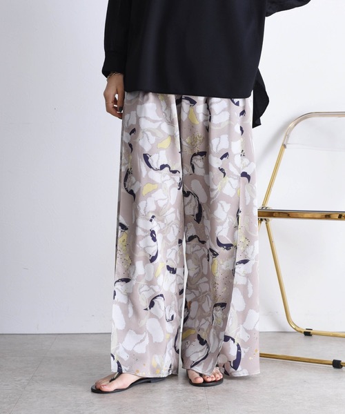 Eimee Law（エイミーロウ）の「ボタニカルジオメptリラックスパンツ（その他パンツ・レディース・ライトグレー/ベージュ・38）」の2枚目の写真