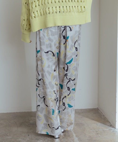 Eimee Law（エイミーロウ）の「ボタニカルジオメptリラックスパンツ（その他パンツ・レディース・ライトグレー/ベージュ・38）」の3枚目の写真