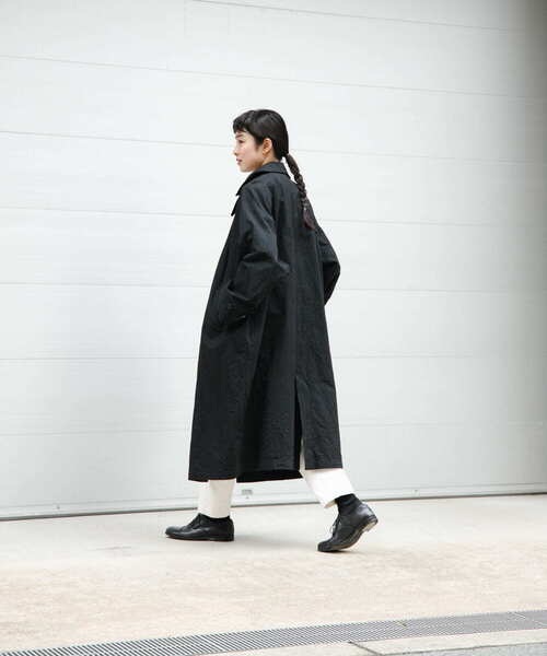 【美品】24SS かぐれ コットン ステンカラーコート 黒 ブラック ロング丈 かぐれ（カグレ）の「ステンカラーラグランビッグコート（ステンカラー
