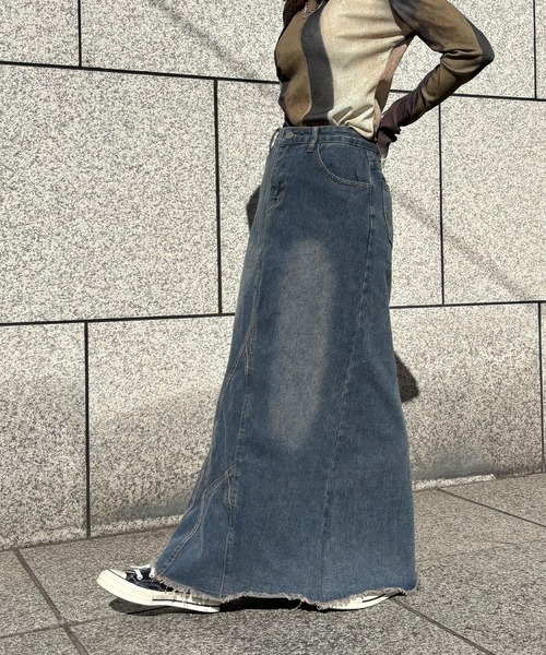 ISOOK（アイスー）の「【ISOOK / アイスー】カットオフロングデニムスカート / ダメージ ヴィンテージ フレア スリット ハイウエスト ローライズ ZOZOTOWN限定（デニムスカート・レディース・ブルー・M/S）」の4枚目の写真