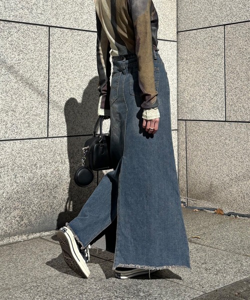 ISOOK（アイスー）の「【ISOOK / アイスー】カットオフロングデニムスカート / ダメージ ヴィンテージ フレア スリット ハイウエスト ローライズ ZOZOTOWN限定（デニムスカート・レディース・ブルー・M/S）」の3枚目の写真