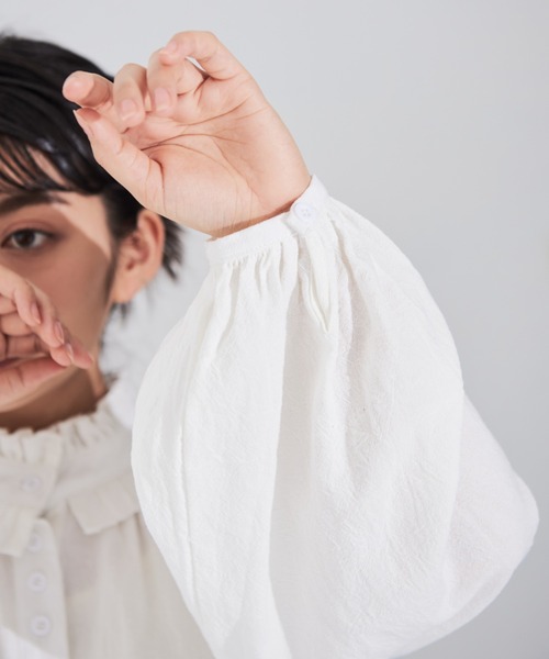 MERLOT(メルロー)の「ダブルフリル襟ブラウス(シャツ/ブラウス・レディース・ホワイト/ブラック・FREE)」の7枚目の写真