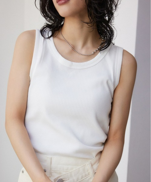 AZUL by moussy(アズールバイマウジー)の「ベーシッククルーネックリブタンク(Tシャツ/カットソー・レディース・アイボリー/ブラック/グレー/ホワイト系その他・M/L/S/M)」の2枚目の写真