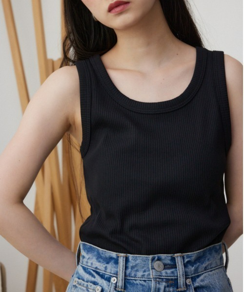 AZUL by moussy(アズールバイマウジー)の「ベーシッククルーネックリブタンク(Tシャツ/カットソー・レディース・アイボリー/ブラック/グレー/ホワイト系その他・M/L/S/M)」の1枚目の写真