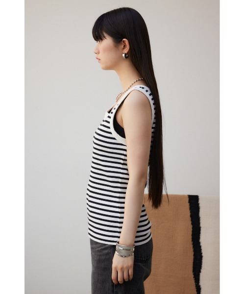 AZUL by moussy(アズールバイマウジー)の「ベーシッククルーネックリブタンク(Tシャツ/カットソー・レディース・アイボリー/ブラック/グレー/ホワイト系その他・M/L/S/M)」の5枚目の写真