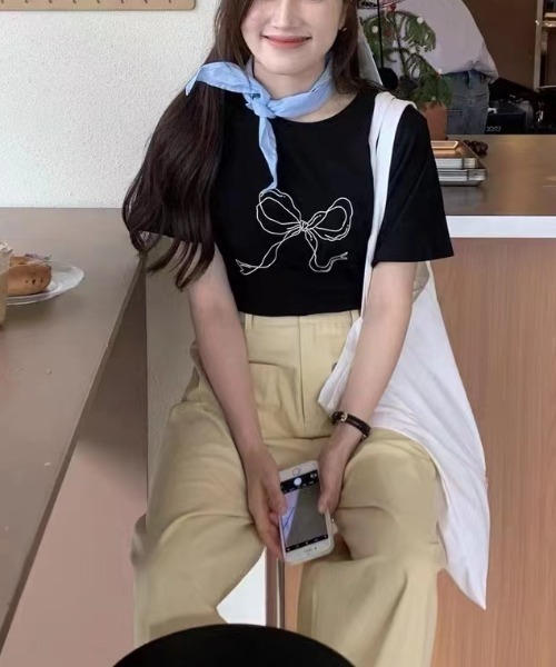 Sibra(シブラ)の「リボンプリントTシャツ(Tシャツ/カットソー・レディース・ブラック/ホワイト・M)」の8枚目の写真