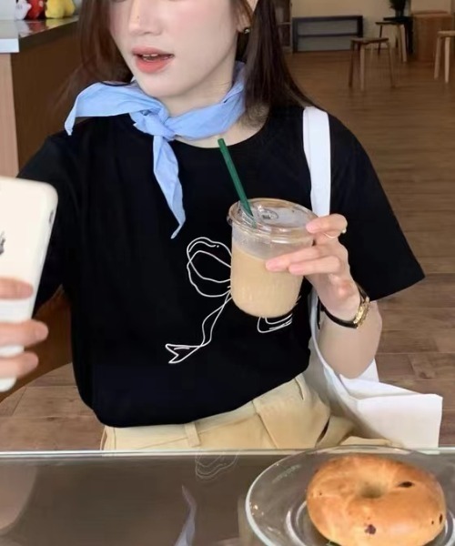 Sibra(シブラ)の「リボンプリントTシャツ(Tシャツ/カットソー・レディース・ブラック/ホワイト・M)」の9枚目の写真