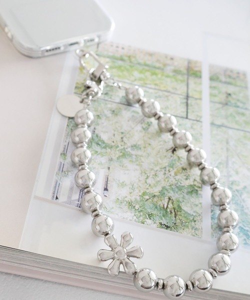 tiny tiny（ティニーティニー）の「ハンドストラップ[tiny tiny(ティニーティニー)]（スマホグッズ・レディース・ホワイト/ピンク/その他2/その他3・0）」の3枚目の写真