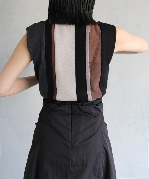 &g'aime（アンジェム）の「【&g’aime】シアー切替配色スリーブレスニット（ニット/セーター・レディース・ブラック/グレイッシュベージュ/チャコールグレー・FREE）」の7枚目の写真