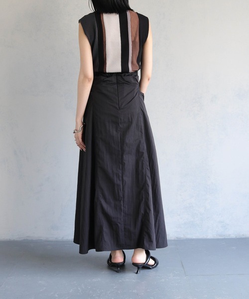 &g'aime（アンジェム）の「【&g’aime】シアー切替配色スリーブレスニット（ニット/セーター・レディース・ブラック/グレイッシュベージュ/チャコールグレー・FREE）」の11枚目の写真