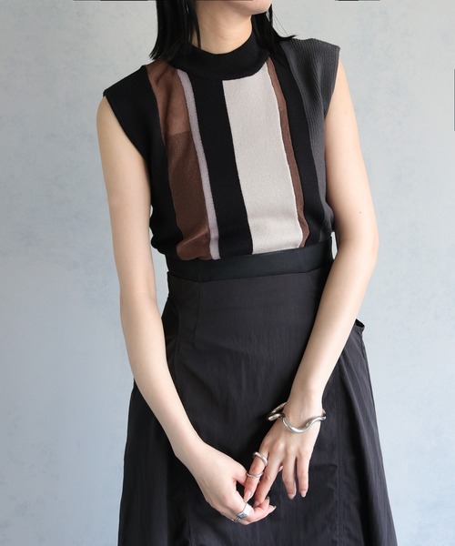 &g'aime（アンジェム）の「【&g’aime】シアー切替配色スリーブレスニット（ニット/セーター・レディース・ブラック/グレイッシュベージュ/チャコールグレー・FREE）」の5枚目の写真