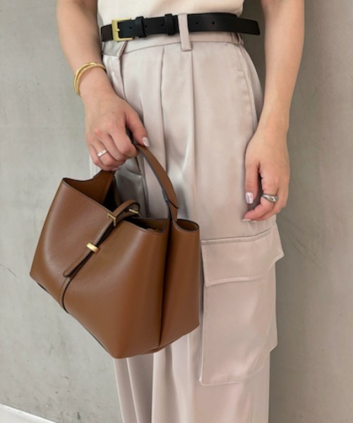 Mila Owen(ミラオーウェン)の「ワンハンドルミニトートバッグ(ショルダーバッグ・レディース・キャメル/アイボリー/ブラック/オレンジ・FREE)」の3枚目の写真