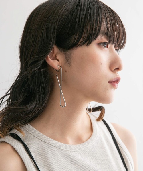 KBF(ケイビーエフ)の「クロスバーイヤリング(イヤリング・レディース・ゴールド/シルバー・ONE)」の17枚目の写真