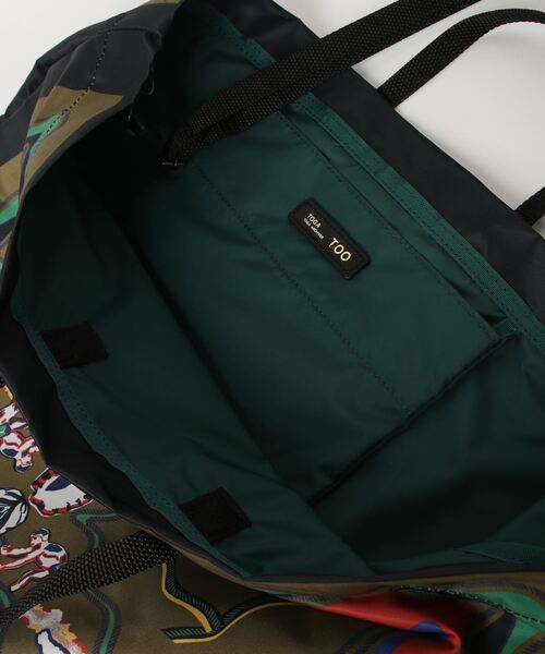 TOGA(トーガ)の「PRINT TOTE BAG(トートバッグ・レディース・カーキ/ライトブルー・ONE SIZE)」の5枚目の写真