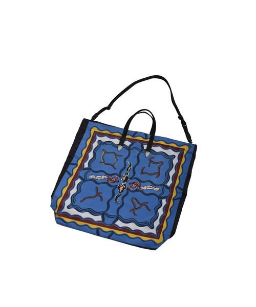 TOGA(トーガ)の「PRINT TOTE BAG(トートバッグ・レディース・カーキ/ライトブルー・ONE SIZE)」の12枚目の写真