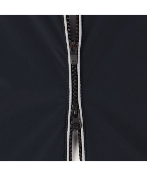 BRIEFING(ブリーフィング)の「MENS LIGHT WEIGHT STRETCH PACKABLE PARKA(テーラードジャケット・メンズ・ブラック/ネイビー・L/M)」の7枚目の写真