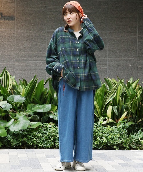 チチカカ(チチカカ)の「デニムバギーパンツ(デニムパンツ・レディース・ブルー/ブラック・MEDIUM/LARGE)」の5枚目の写真