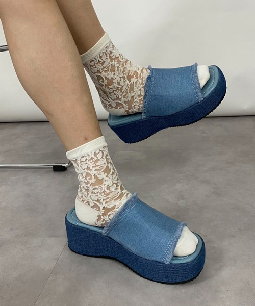 Vipoa(ヴィポア)の「フリンジデニム厚底サンダル(サンダル・レディース・ブラック/ブルー・SMALL/MEDIUM/LARGE)」の1枚目の写真