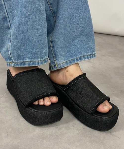 Vipoa(ヴィポア)の「フリンジデニム厚底サンダル(サンダル・レディース・ブラック/ブルー・SMALL/MEDIUM/LARGE)」の10枚目の写真