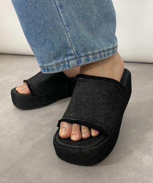 Vipoa(ヴィポア)の「フリンジデニム厚底サンダル(サンダル・レディース・ブラック/ブルー・SMALL/MEDIUM/LARGE)」の11枚目の写真
