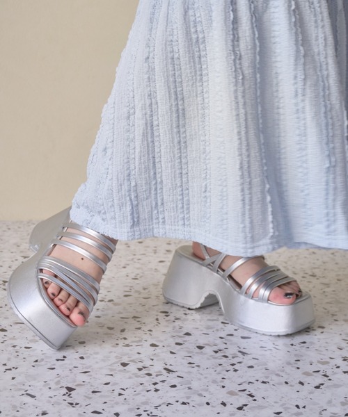 mellowneon（メロウネオン）の「厚底メニーストラップサンダル/シューズ/厚底/サンダル（サンダル・レディース・ブラック/ホワイト/シルバー・SMALL/LARGE/MEDIUM）」の5枚目の写真