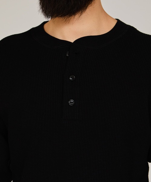 HANES(ヘインズ)の「【Hanes/ヘインズ】メンズ ロングスリーブヘンリーネック(Tシャツ/カットソー・メンズ・ホワイト/ブラック・LARGE/MEDIUM/SMALL/X-LARGE)」の3枚目の写真