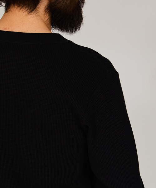HANES(ヘインズ)の「【Hanes/ヘインズ】メンズ ロングスリーブヘンリーネック(Tシャツ/カットソー・メンズ・ホワイト/ブラック・LARGE/MEDIUM/SMALL/X-LARGE)」の5枚目の写真