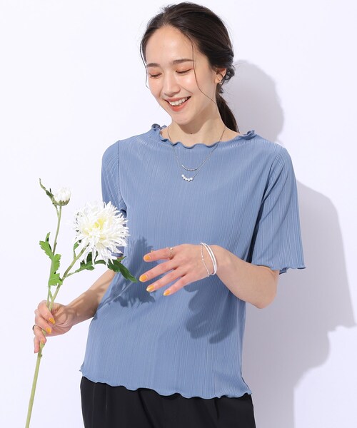 Cutie Blonde（キューティーブロンド）の「【洗える】スマートに女性らしさが光る　ランダムリブトップス（シャツ/ブラウス・レディース・ブラック/ホワイト系/ブルー・03/04/02）」の3枚目の写真