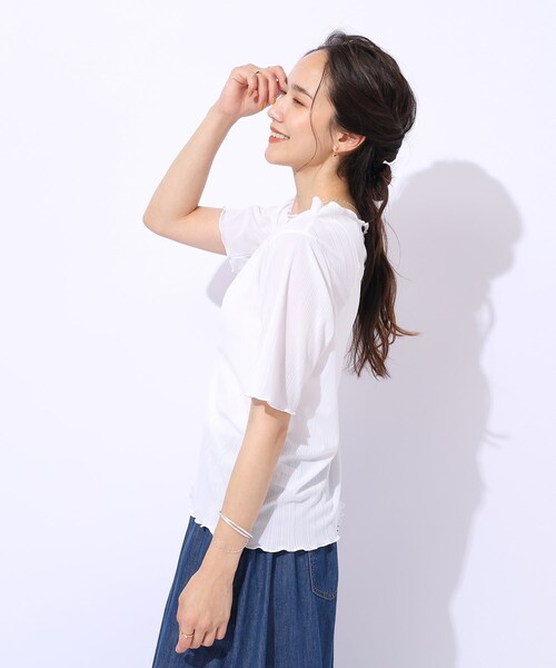 Cutie Blonde（キューティーブロンド）の「【洗える】スマートに女性らしさが光る　ランダムリブトップス（シャツ/ブラウス・レディース・ブラック/ホワイト系/ブルー・03/04/02）」の5枚目の写真