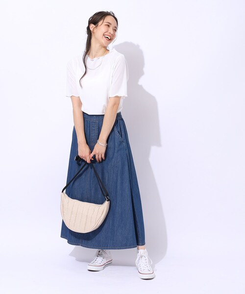 Cutie Blonde（キューティーブロンド）の「【洗える】スマートに女性らしさが光る　ランダムリブトップス（シャツ/ブラウス・レディース・ブラック/ホワイト系/ブルー・03/04/02）」の6枚目の写真