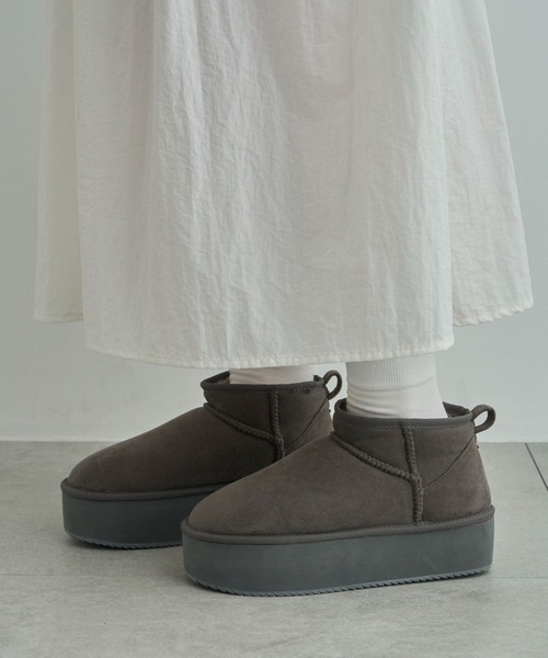 WEGO（ウィゴー）の「WEGO/厚底ショートフェイクムートンブーツ（ブーツ・レディース・ベージュ/ブラウン/ライトベージュ/ブラック/グレー・SMALL/MEDIUM/LARGE/X-LARGE）」の3枚目の写真