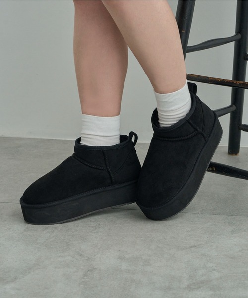 WEGO（ウィゴー）の「WEGO/厚底ショートフェイクムートンブーツ（ブーツ・レディース・ベージュ/ブラウン/ライトベージュ/ブラック/グレー・SMALL/MEDIUM/LARGE/X-LARGE）」の2枚目の写真