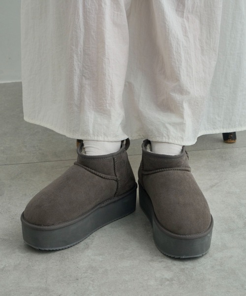 WEGO（ウィゴー）の「WEGO/厚底ショートフェイクムートンブーツ（ブーツ・レディース・ベージュ/ブラウン/ライトベージュ/ブラック/グレー・SMALL/MEDIUM/LARGE/X-LARGE）」の8枚目の写真